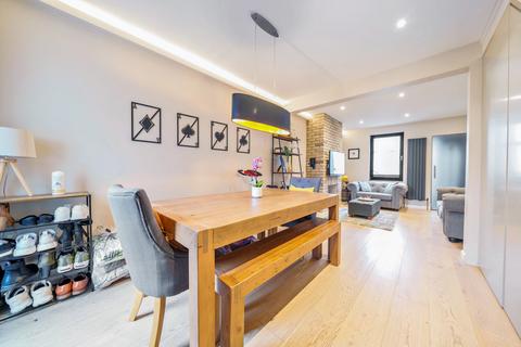 2 Violet Terrace, Uxbridge, UB8 3QG