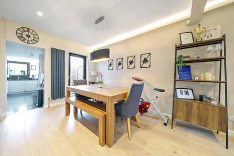 2 Violet Terrace, Uxbridge, UB8 3QG