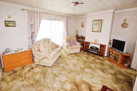 16 Elmstead Close, Corringham, Stanford-le-hope, SS17 9EL