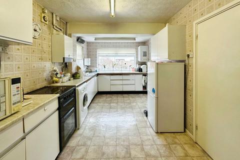 16 Elmstead Close, Corringham, Stanford-le-hope, SS17 9EL