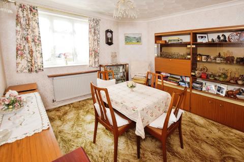 16 Elmstead Close, Corringham, Stanford-le-hope, SS17 9EL