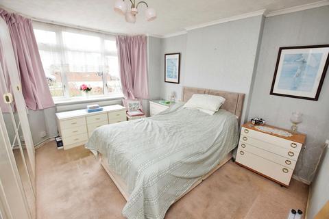 16 Elmstead Close, Corringham, Stanford-le-hope, SS17 9EL