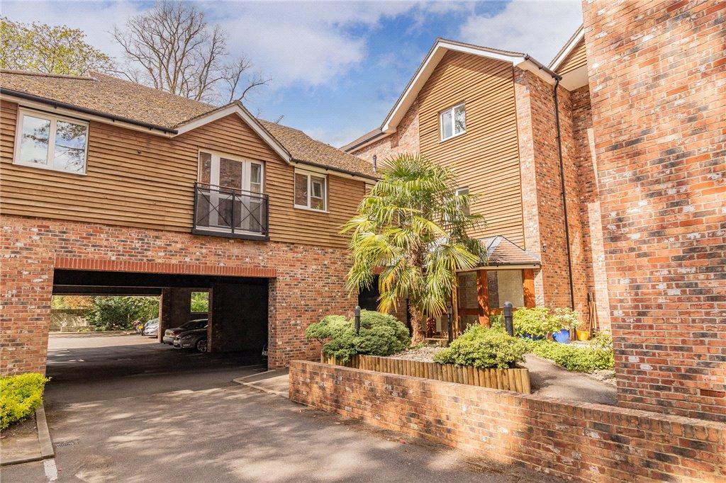 Boulters Court, Maidenhead, Berkshire 2 bed apartment for sale £315,000
