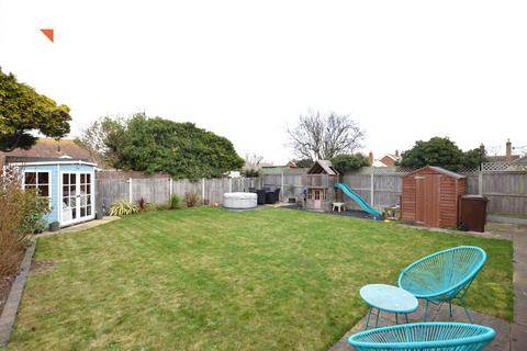8 Collindale Gardens, Clacton-on-sea, CO15 5BH
