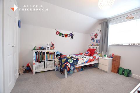 8 Collindale Gardens, Clacton-on-sea, CO15 5BH