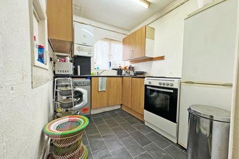 2 bedroom flat for sale, Spencer Road, Ilford, IG3