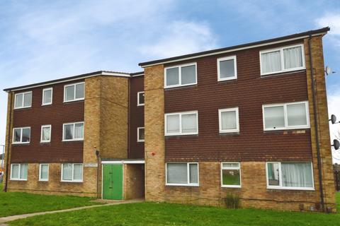 2 bedroom flat to rent, Haig Close, St Albans, AL1