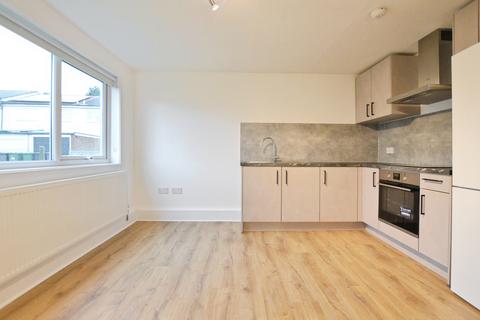 2 bedroom flat to rent, Haig Close, St Albans, AL1