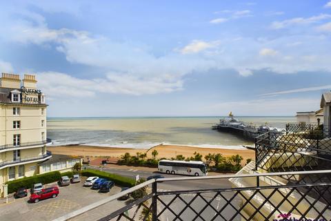 2 bedroom flat for sale, Queens Gardens, Eastbourne, BN21