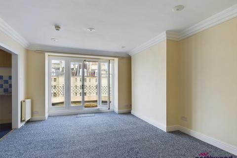 2 bedroom flat for sale, Queens Gardens, Eastbourne, BN21