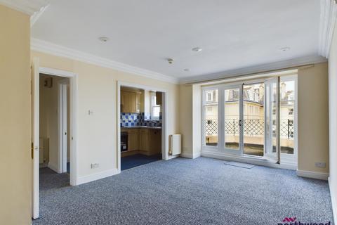 2 bedroom flat for sale, Queens Gardens, Eastbourne, BN21