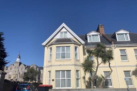 2 bedroom penthouse to rent, Morgan Avenue, Torquay