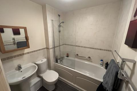 2 bedroom flat to rent, Rostron Close, Southampton.