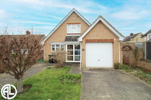 2 bedroom detached house for sale, Castles Close, Stotfold, SG5 4BY