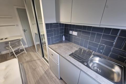 Studio to rent, Stockwood Crescent, Luton, Bedfordshire