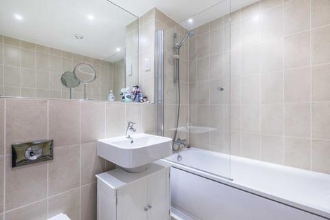 1 bedroom flat for sale, Eaststand Apartments, London, N5