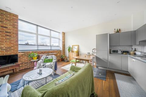 2 bedroom apartment to rent, Charles Street London N19