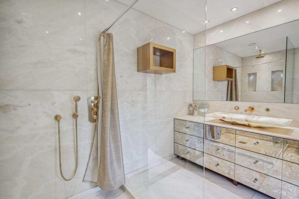 Principal Bedroom, Dressing room and En-Suite