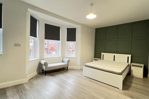 undefined, Stockwood Crescent, Luton, Bedfordshire LU1