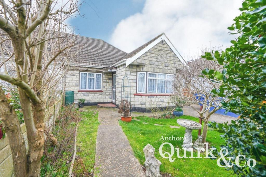 Stevens Close, Canvey Island, SS8 3 bed bungalow for sale £350,000