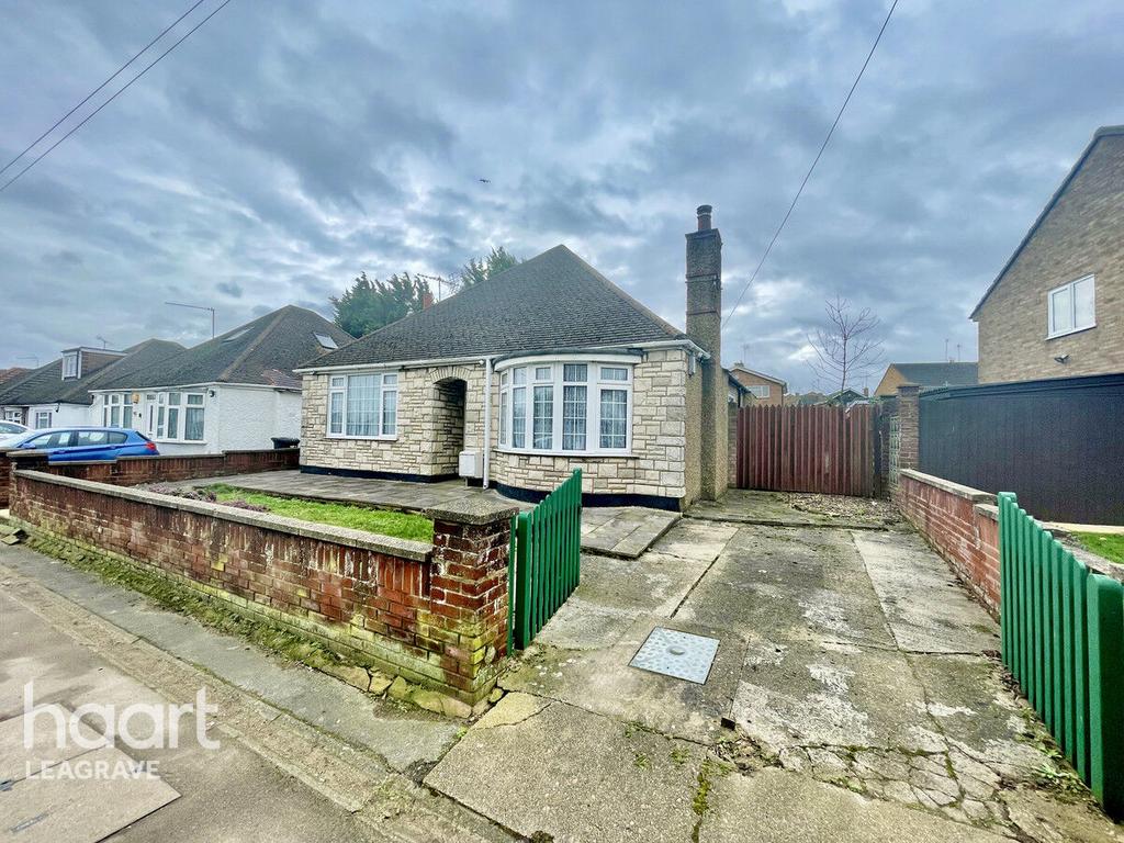 Toddington Road, Luton 3 bed detached bungalow £350,000