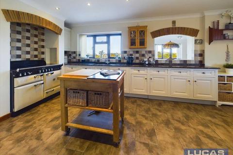 5 bedroom detached house for sale, Rhiangwyn And Rhiangwyn Cottage, Llanrhyddlad