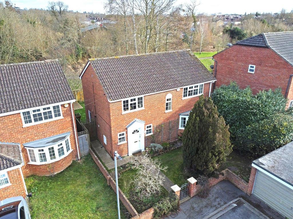 Maidenhead SL6 4 bed detached house for sale £600,000