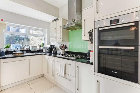 4 bedroom terraced house to rent, Baytree Road, Brixton, SW2.