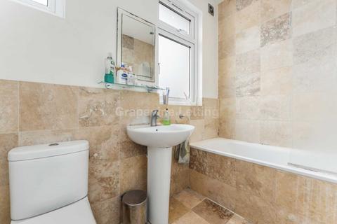 4 bedroom terraced house to rent, Baytree Road, Brixton, SW2.