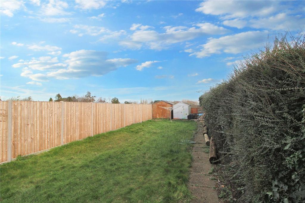 School Lane, Rockland St. Mary, Norwich, Norfolk, NR14 3 bed semi