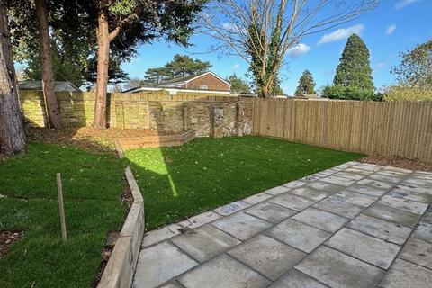 10d Cedar Walk, Kenley, CR8 5JL