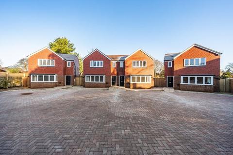 10d Cedar Walk, Kenley, CR8 5JL