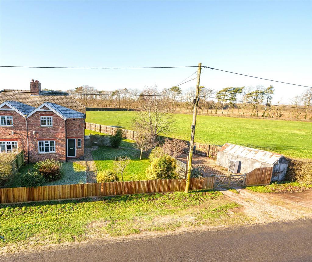 Woodland End, Snailwell Road, Newmarket, Suffolk, CB8 3 bed semi