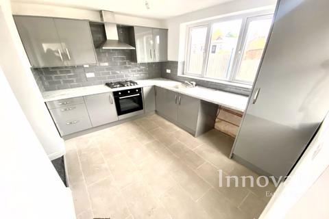 3 bedroom semi-detached house to rent, Lakeside Road, West Bromwich B70