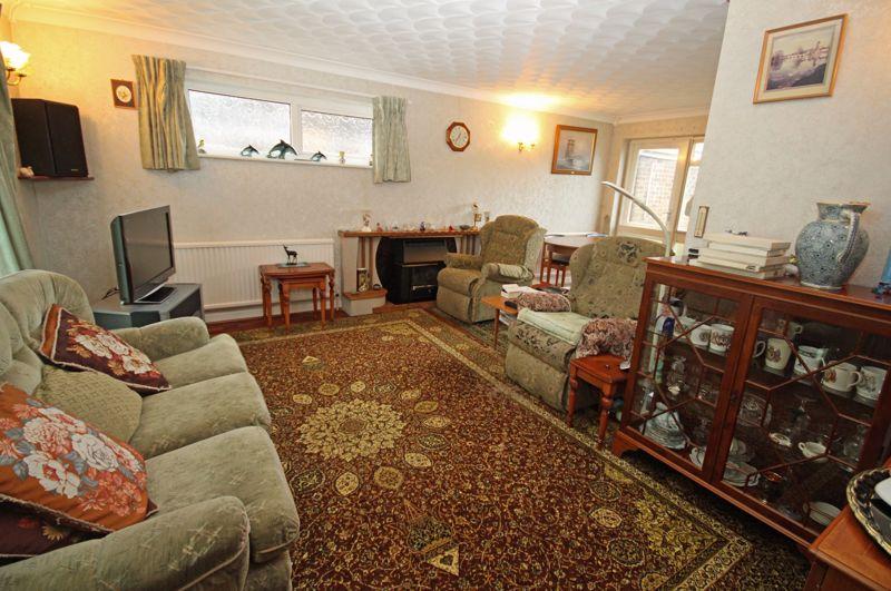 Sitting/dining room