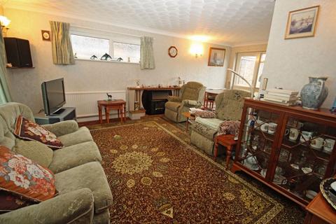 13 Meadow Avenue, Fordingbridge, SP6 1LN