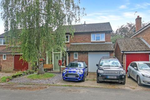 21 Avon Meade, Fordingbridge, SP6 1QR