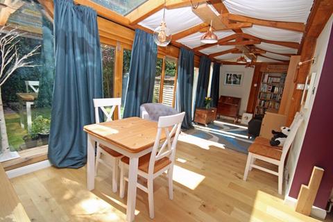 21 Avon Meade, Fordingbridge, SP6 1QR