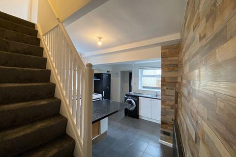 2 bedroom terraced house to rent, Leigh Road, Bolton