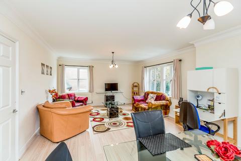 2 bedroom apartment to rent, Waglands Garden, Buckingham, MK18 1EA