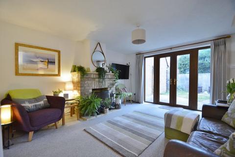 19 Hazelton Close, Thame, OX9 2EB