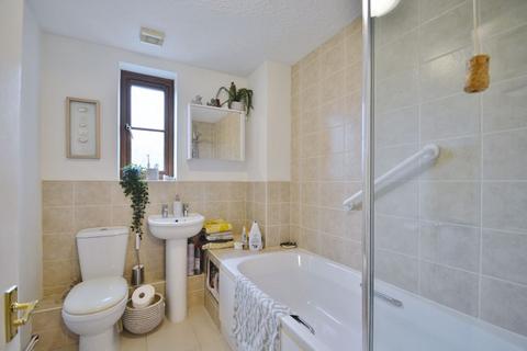 19 Hazelton Close, Thame, OX9 2EB