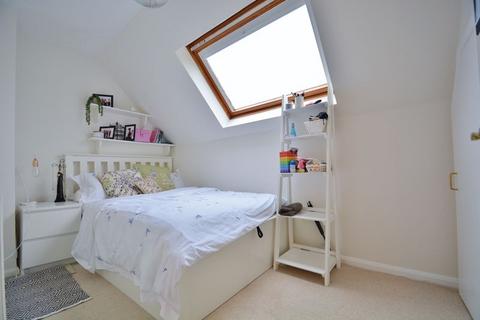 19 Hazelton Close, Thame, OX9 2EB