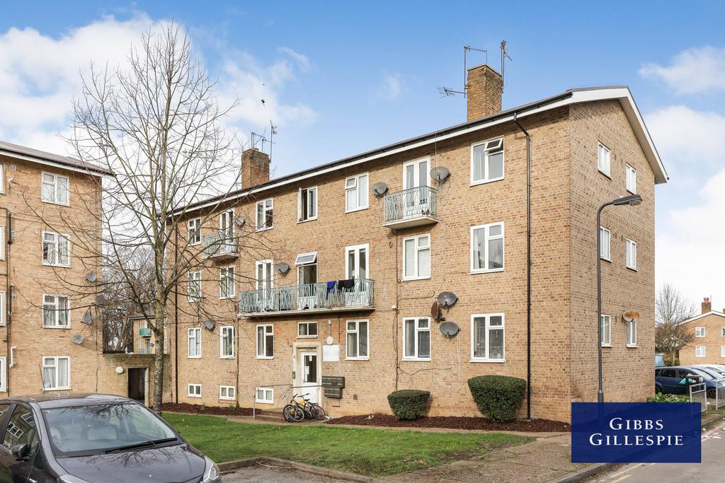 Pinner Grove, Pinner, Harrow, HA5 5NY 2 bed apartment £1,650 pcm (£