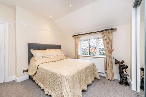 3 bedroom cottage for sale, Walton Lane, Shepperton TW17