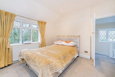 3 bedroom cottage for sale, Walton Lane, Shepperton TW17