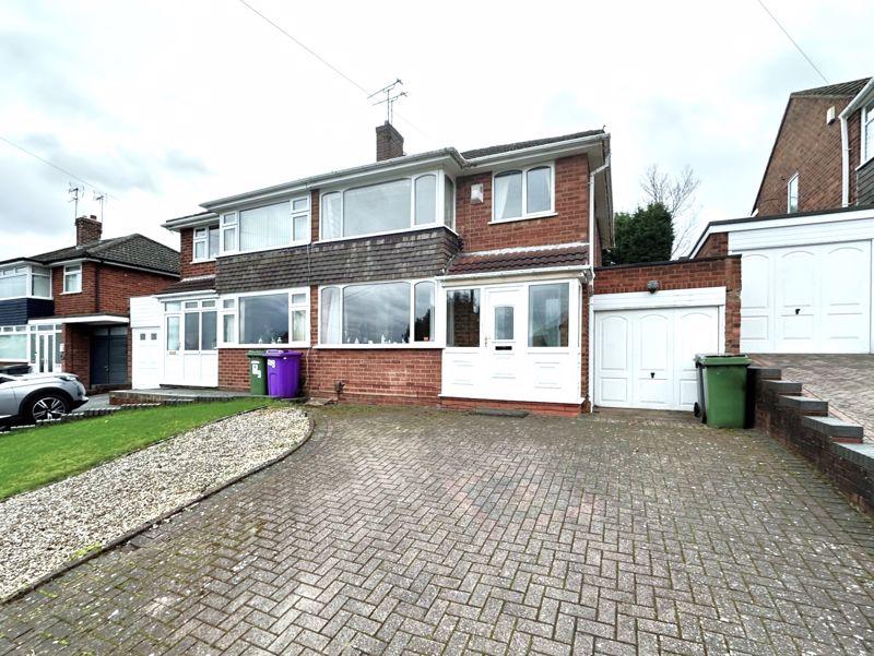 Camberley Crescent, Wolverhampton WV4 3 bed semidetached house for