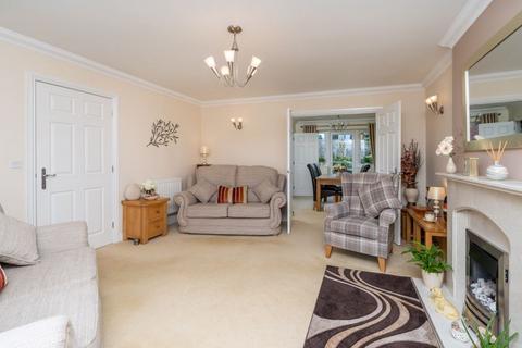 1b Brook Crescent, Kingswinford, DY6 9AT