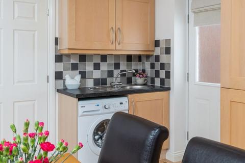1b Brook Crescent, Kingswinford, DY6 9AT