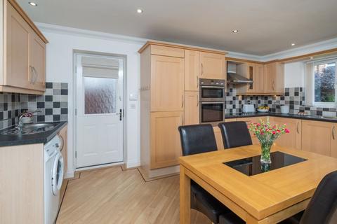 1b Brook Crescent, Kingswinford, DY6 9AT